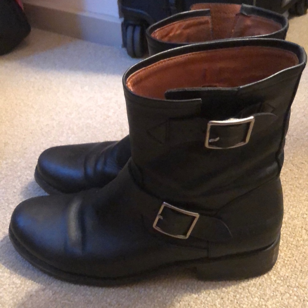 Frye Vicky Engineer Short Boots Size 9.5